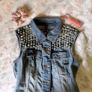 (parasuco) studded denim vest 🎀